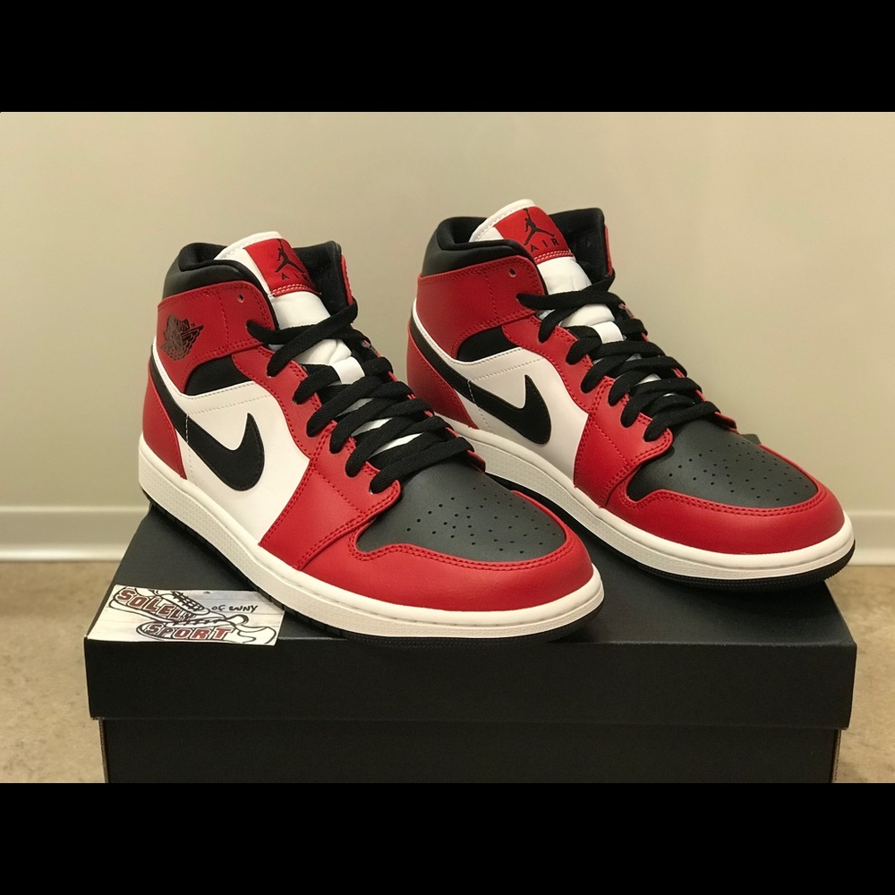 NEW Nike Air Jordan 1 Retro Mid Chicago Black Toe - Picture 4 of 8